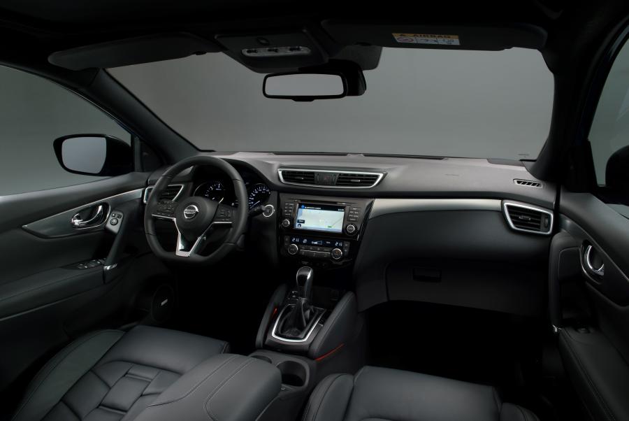 Торпедо Nissan Qashqai 2017 года  (WW) (фото 51 из 64)